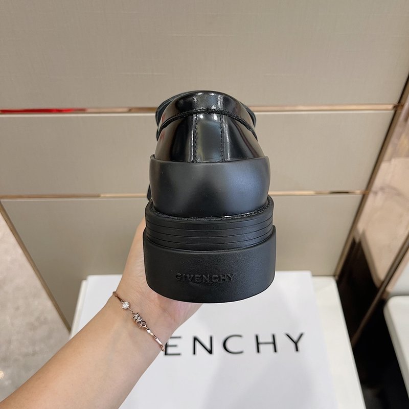 Givenchy 테라 남성 브러쉬드 레더 로퍼 001-219006
