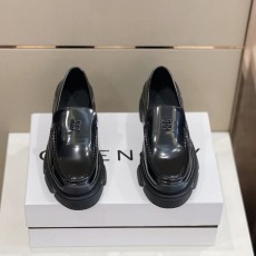 Givenchy 테라 남성 브러쉬드 레더 로퍼 001-219006