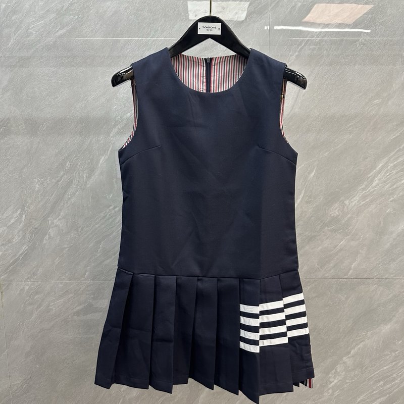 톰브라운 스트라이프 플리츠 원피스 001-219415