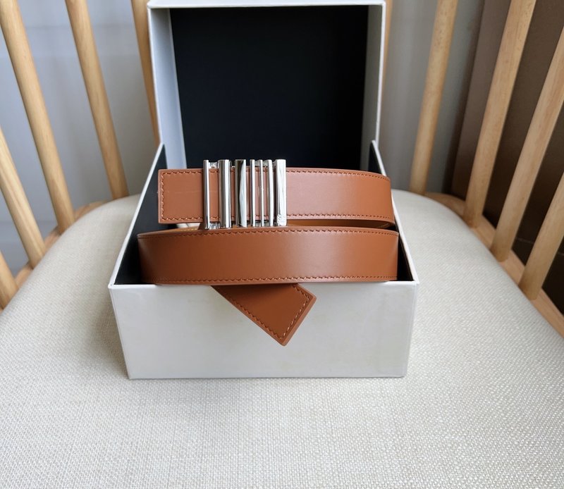 로에베 LOEWE 광택 소 가죽 기하학적 버클 벨트 001-219926