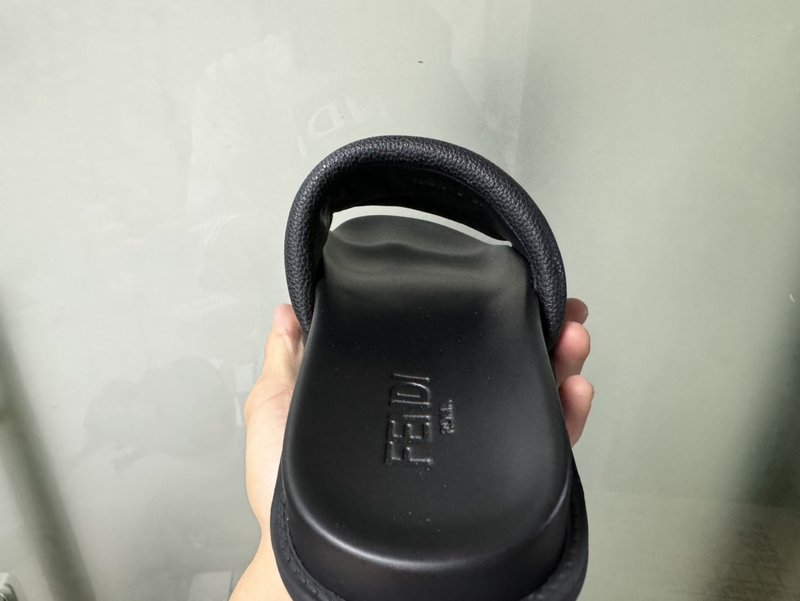 펜디 남성용 블랙 로고 슬리퍼 001-221040