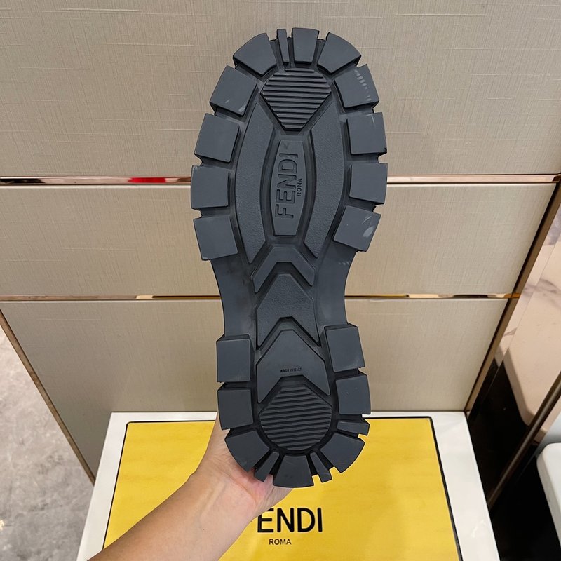 펜디 FENDI 블랙 가죽 앵클 부츠 001-221090