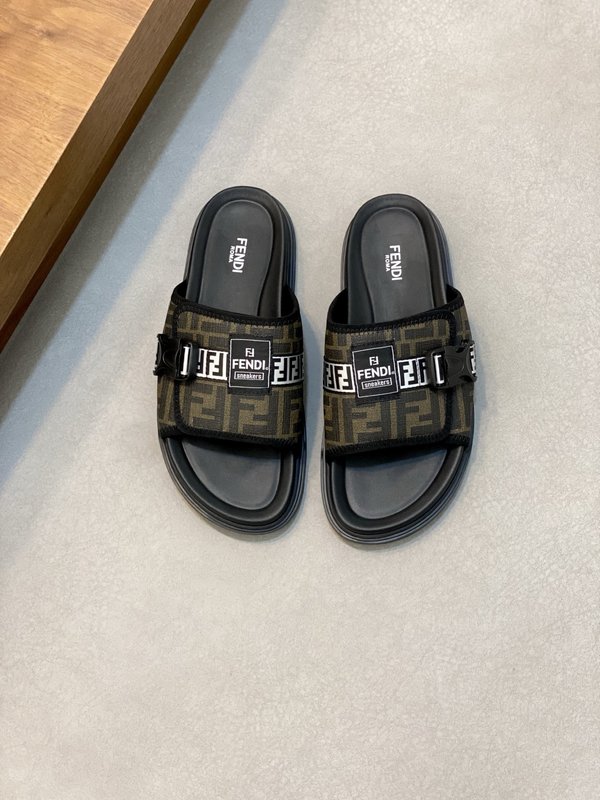 펜디 FENDI 클래식 몬스터 패턴 슬리퍼 001-221143