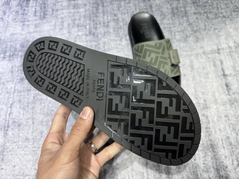 펜디 FENDI 남성 캐주얼 슬리퍼 001-221150
