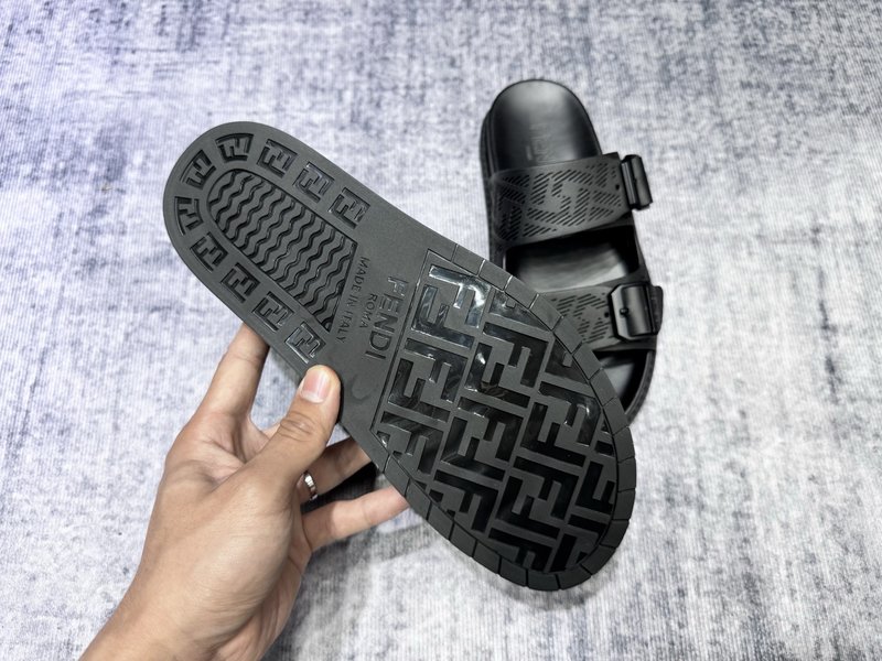펜디 FENDI 블랙 캐주얼 슬리퍼 001-221162