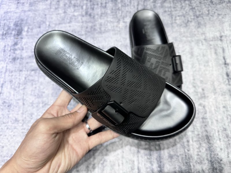 펜디 FENDI 남성 블랙 슬리퍼 001-221167