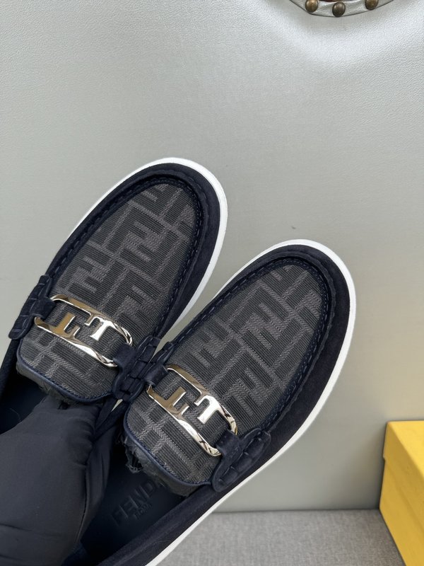 펜디 FENDI 남성 캐주얼 가죽 로퍼 001-221209