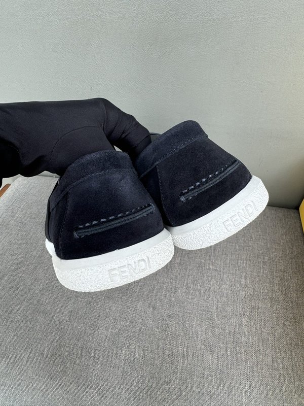 펜디 FENDI 수입 소 가죽 캐주얼 슈즈 001-221228