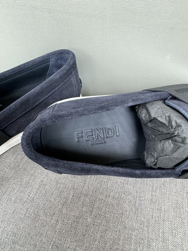 펜디 FENDI 수입 소 가죽 캐주얼 슈즈 001-221228