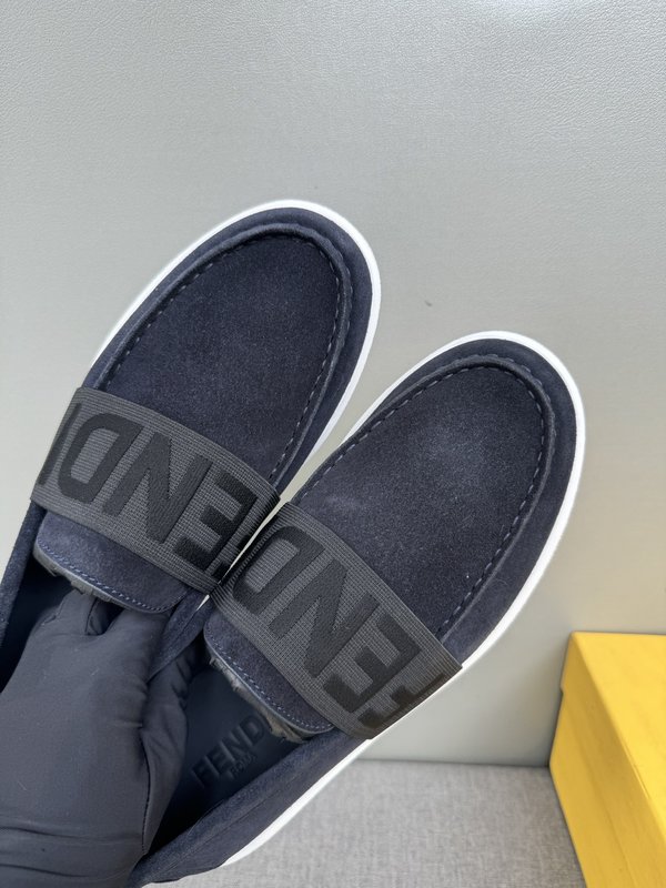 펜디 FENDI 수입 소 가죽 캐주얼 슈즈 001-221228