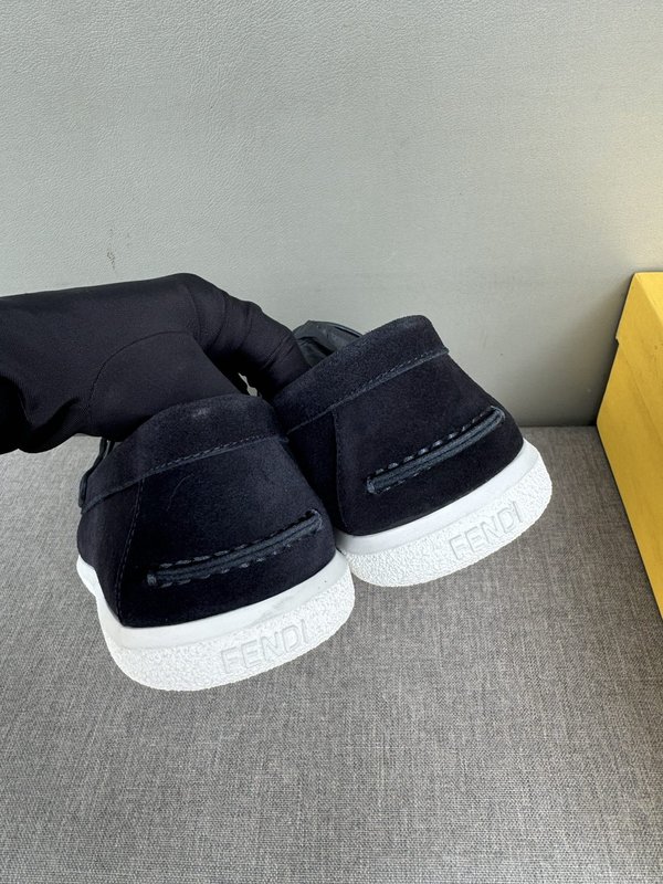 페디 FENDI 남성 캐주얼 가죽 로퍼 001-221230