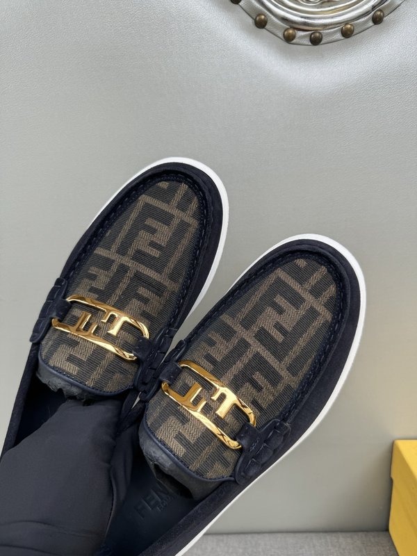 페디 FENDI 남성 캐주얼 가죽 로퍼 001-221230