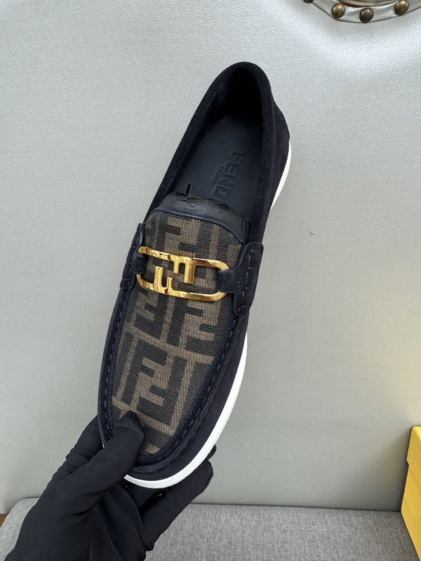 페디 FENDI 남성 캐주얼 가죽 로퍼 001-221230