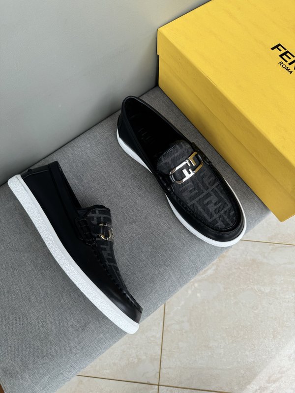 펜디 FENDI 남성 캐주얼 가죽 로퍼 슈즈 001-221231