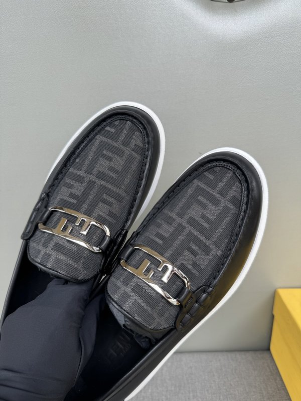 펜디 FENDI 남성 캐주얼 가죽 로퍼 슈즈 001-221231