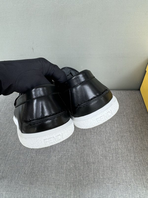펜디 FENDI 남성 캐주얼 가죽 로퍼 슈즈 001-221231