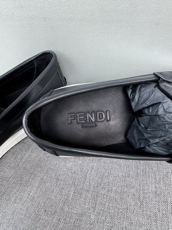 펜디 FENDI 남성 캐주얼 가죽 로퍼 슈즈 001-221231