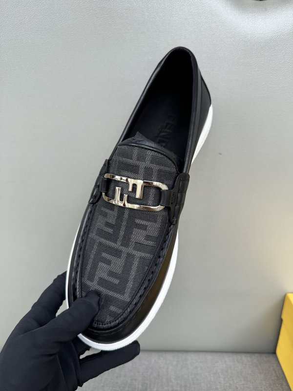 펜디 FENDI 남성 캐주얼 가죽 로퍼 슈즈 001-221231