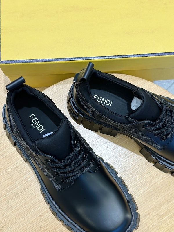펜디 FENDI Force 시리즈 레더 슈즈 001-221236