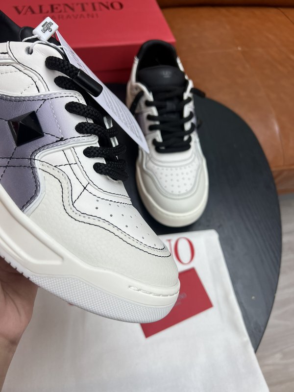 발렌티노 ONE STUD 로우탑 스니커즈 001-221471