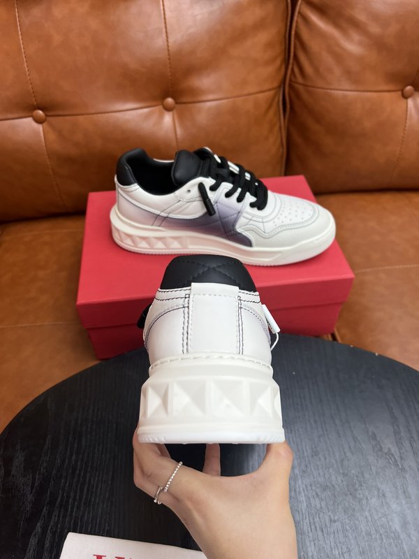 발렌티노 ONE STUD 로우탑 스니커즈 001-221471