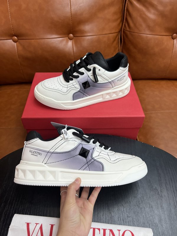 발렌티노 ONE STUD 로우탑 스니커즈 001-221471