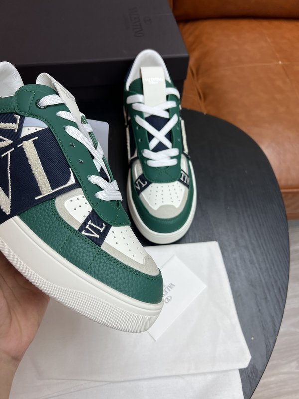 발렌티노 VLTN 로고 콤비네이션 캐주얼 남성화 001-221474
