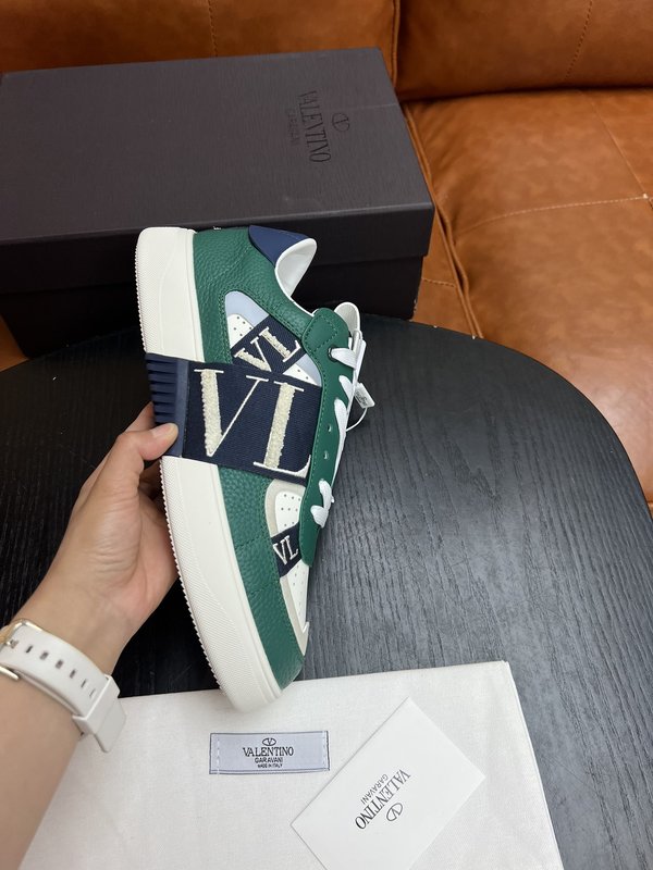 발렌티노 VLTN 로고 콤비네이션 캐주얼 남성화 001-221474