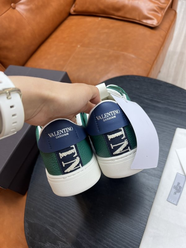발렌티노 VLTN 로고 콤비네이션 캐주얼 남성화 001-221474