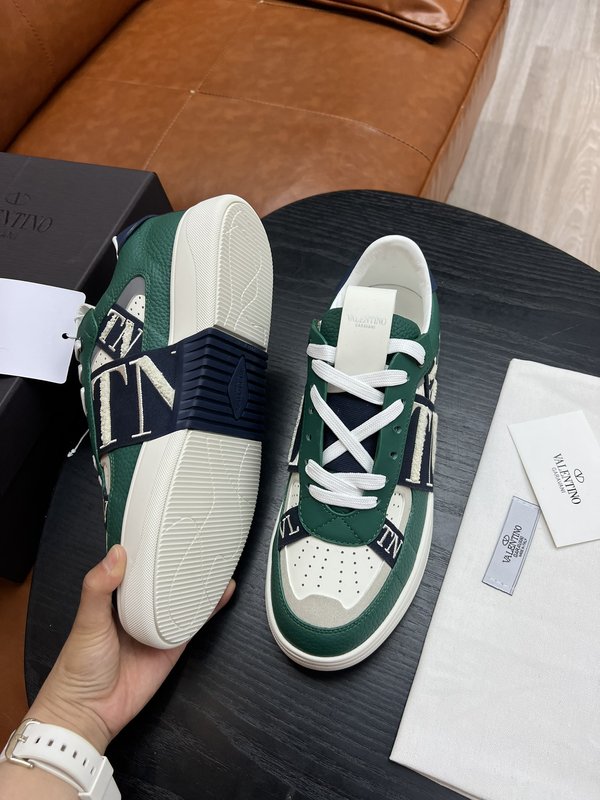 발렌티노 VLTN 로고 콤비네이션 캐주얼 남성화 001-221474
