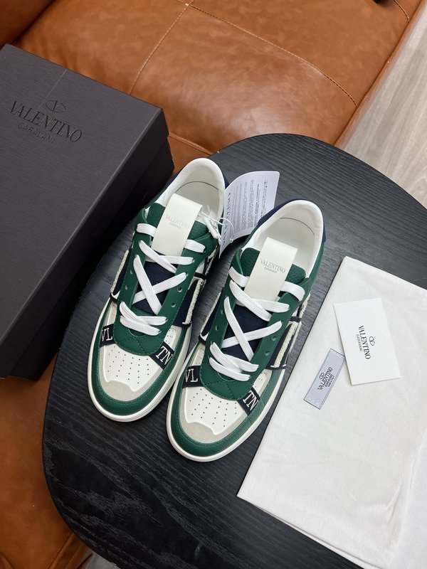 발렌티노 VLTN 로고 콤비네이션 캐주얼 남성화 001-221474