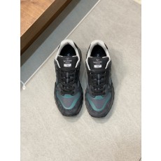 발렌티노 스웨이드 가죽 열절단 공정 남성 슈즈 001-221495
