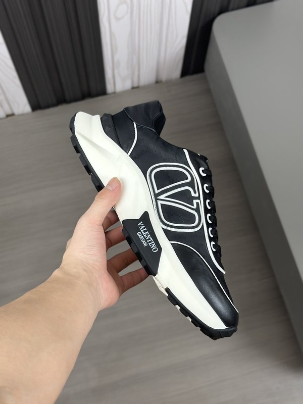 발렌티노 나파 송아지 가죽 통기성 운동화 001-221553