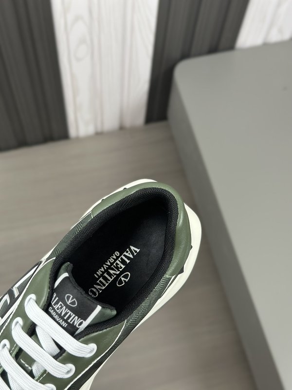발렌티노 나파 송아지 가죽 통기성 운동화 001-221571