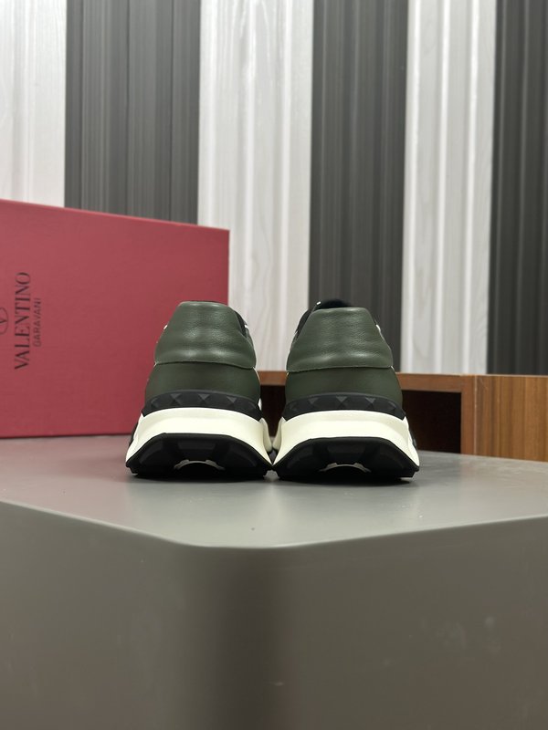 발렌티노 나파 송아지 가죽 통기성 운동화 001-221571