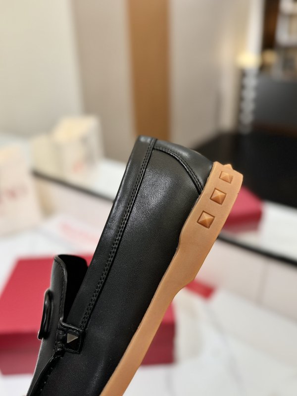 발렌티노 남성 하이퀄리티 가죽 로퍼 001-221573