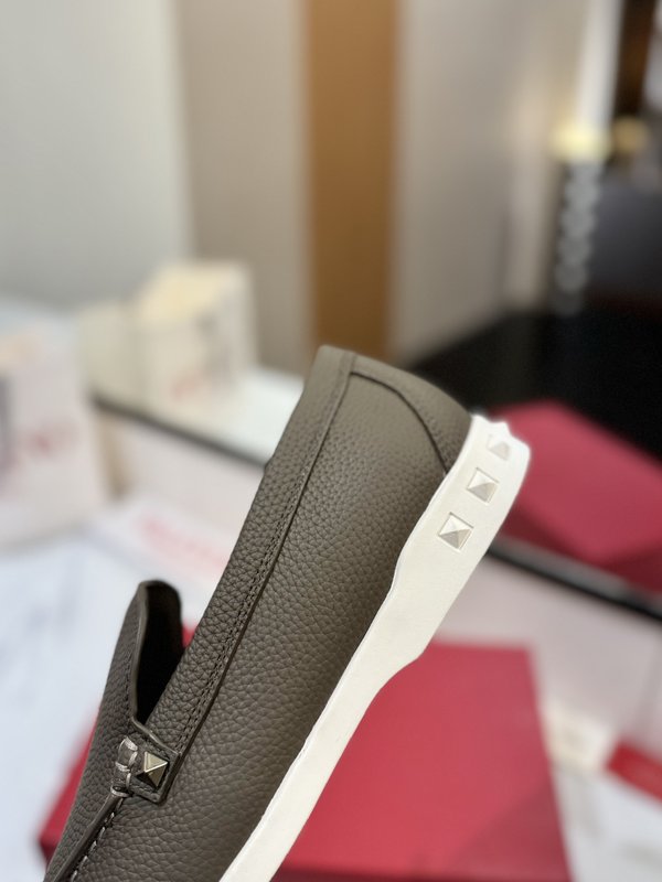 발렌티노 남성 트리플 스티치 소가죽 로퍼 001-221574