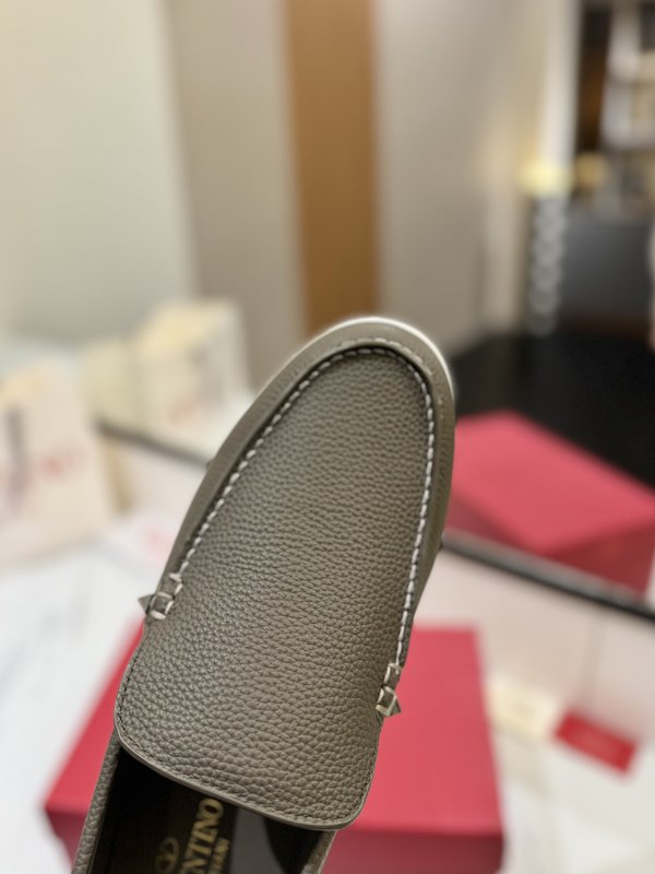 발렌티노 남성 트리플 스티치 소가죽 로퍼 001-221574