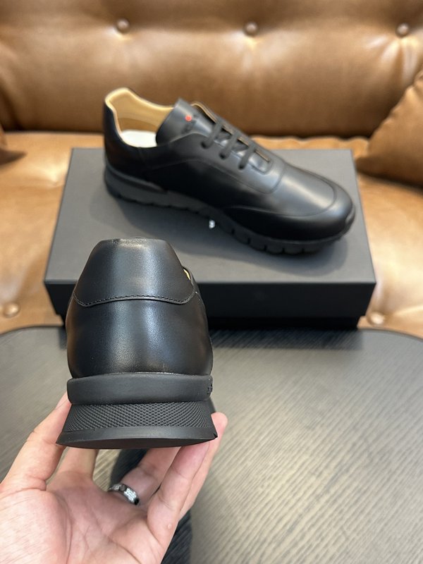 Kiton 남성 송아지 스웨이드 운동화 001-221586