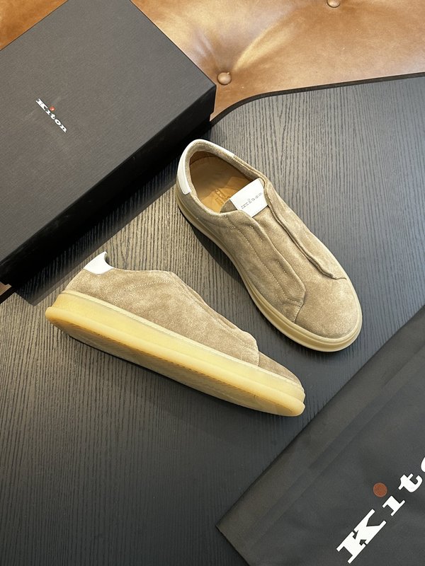 Kiton 남성 스웨이드 스니커즈 001-221711