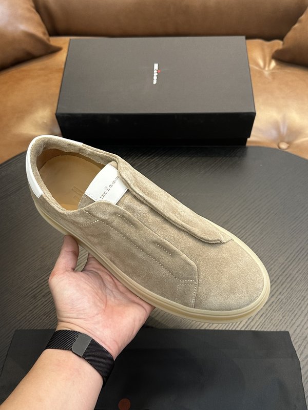 Kiton 남성 스웨이드 스니커즈 001-221711