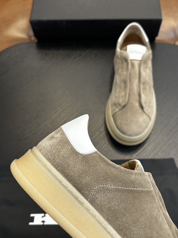 Kiton 남성 스웨이드 스니커즈 001-221711