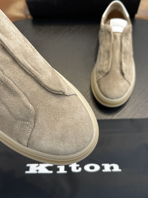 Kiton 남성 스웨이드 스니커즈 001-221711