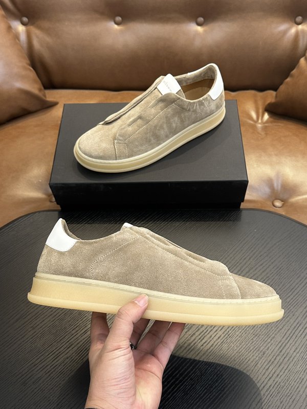 Kiton 남성 스웨이드 스니커즈 001-221711