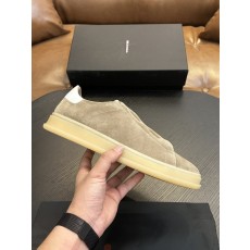 Kiton 남성 스웨이드 스니커즈 001-221711