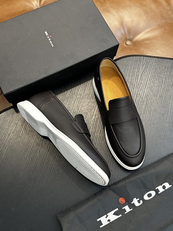 Kiton 남성 소가죽 캐주얼 슈즈 001-221712