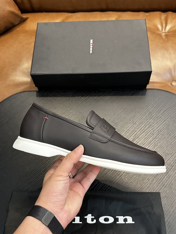 Kiton 남성 소가죽 캐주얼 슈즈 001-221712