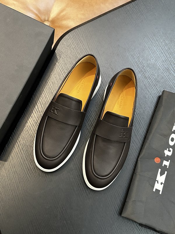 Kiton 남성 소가죽 캐주얼 슈즈 001-221712