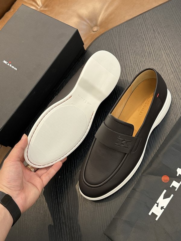 Kiton 남성 소가죽 캐주얼 슈즈 001-221712