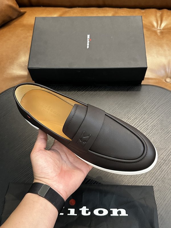Kiton 남성 소가죽 캐주얼 슈즈 001-221712